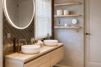 Luxa badkamer met gouden accenten